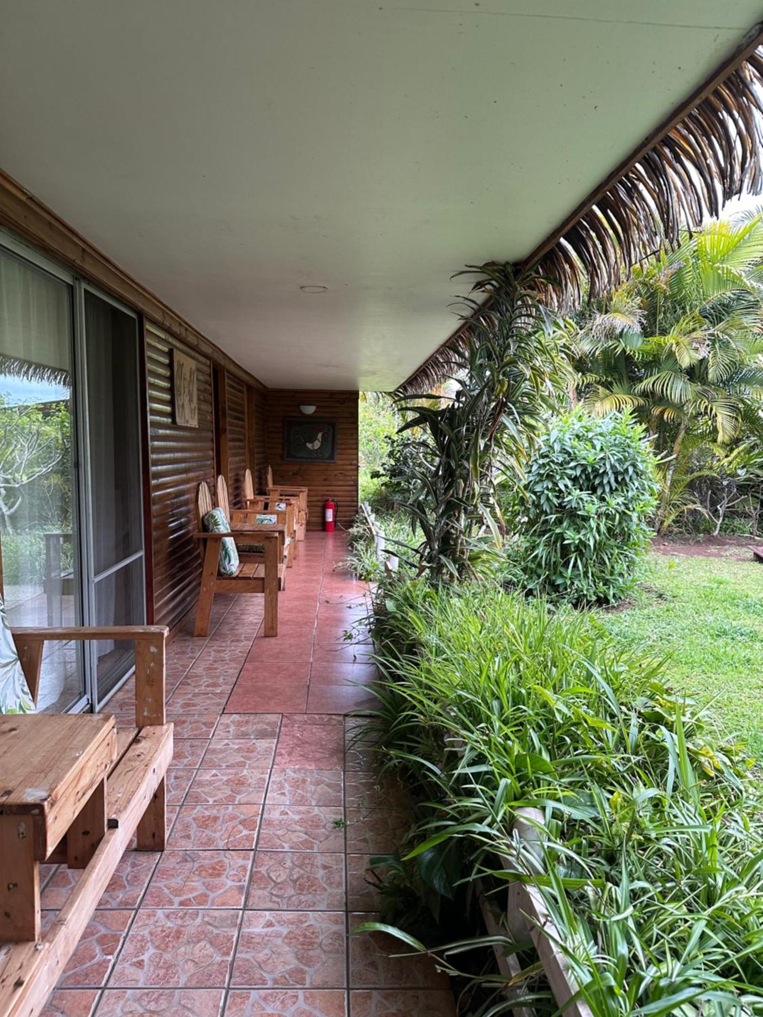 Hare Henua Bed & Breakfast Hanga Roa Exterior photo